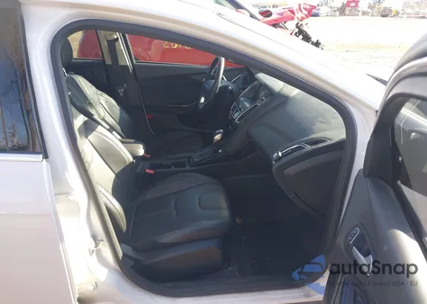 2018 Ford Focus Titanium z USA, uszkodzony, nr VIN 1FADP3J20JL229122